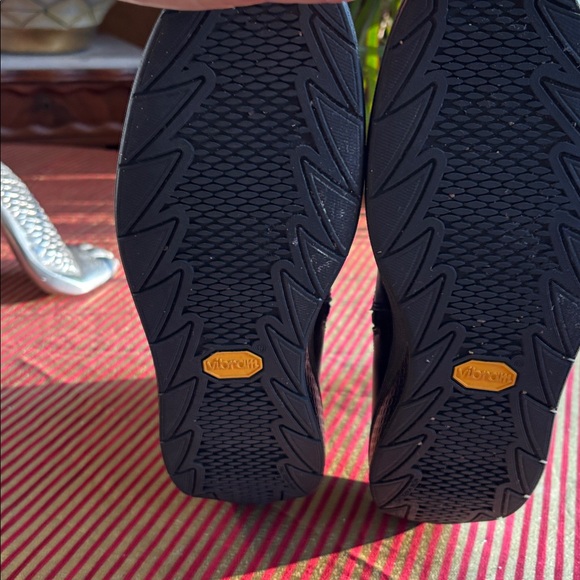 MBT Vibram leather Boot - Picture 6 of 9